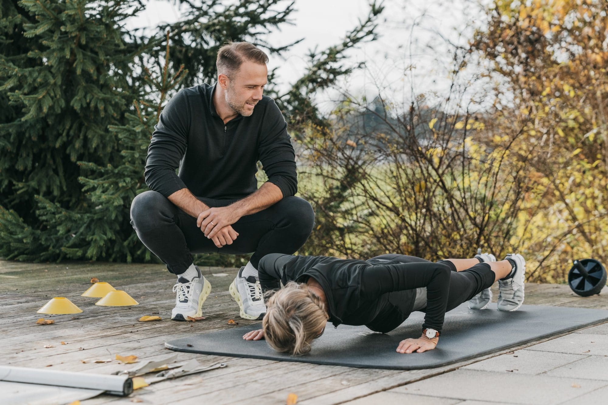 Personal Training zu Hause mit Kurzhanteln